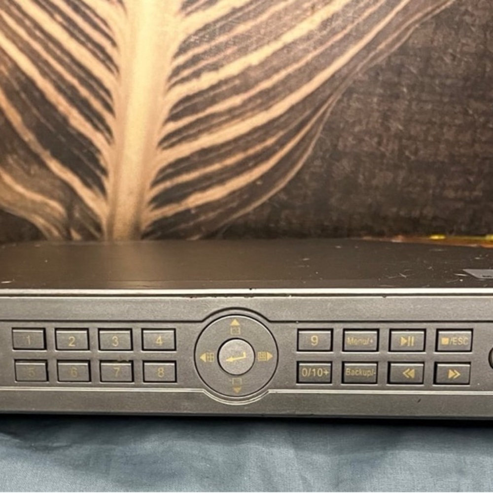 Q-See QT5682-8K8-1 8-Channel DVR 1TB HDD Security Camera Surveillance Recording